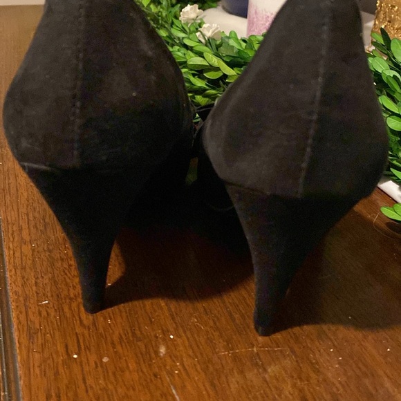 Size 36 black suede like shoes with ruffle and peep toe - Picture 2 of 4